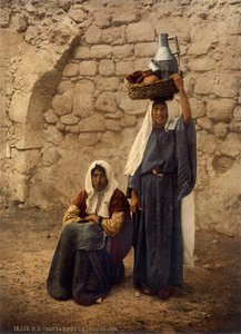 牛乳瓶を運ぶアラブの女性、エルサレム、1880〜1900年頃（フォトクロム）